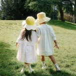 chapeau-floral-printemps-été-fille-vacances-plage-piscine
