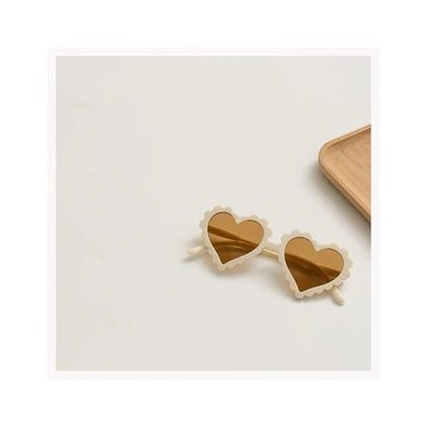 lunettes de soleil résine coeur Ecru