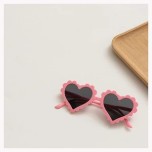 lunettes de soleil-coeur-rose-enfant-fille-été-plage-vacances-piscine-mer
